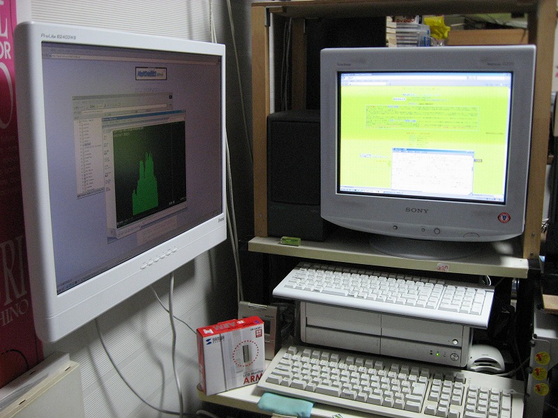 �C�[���}PLB2403WS(��)�ƃ\�j�[CPD-G220(�E)